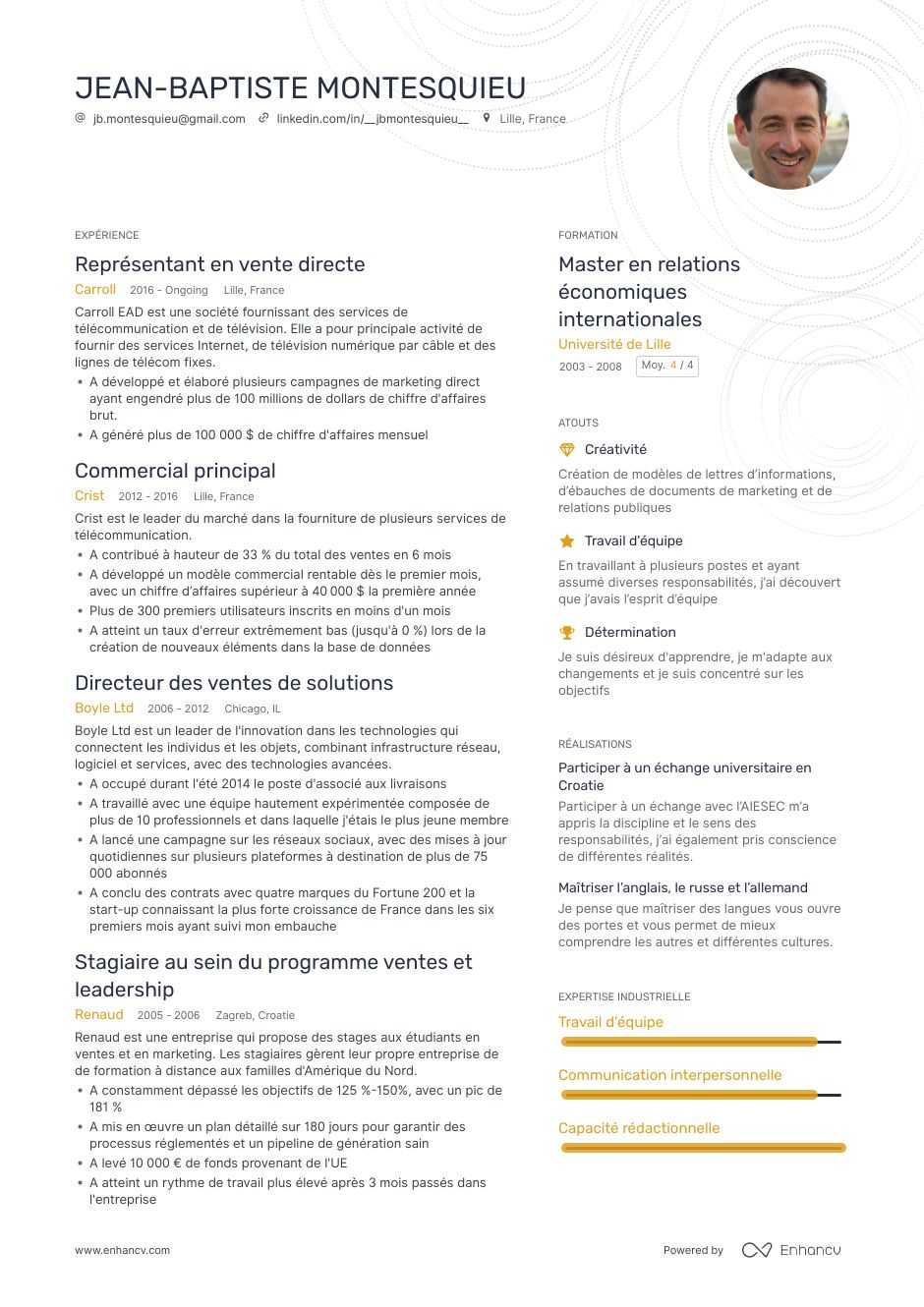 Exemple de CV commercial réalisé avec le créateur de CV Enhancv